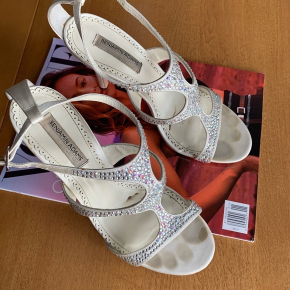 BLING π€© Cream Satin Crystal Embellished Benjamin Adams Heels Size 6.5 Worn 1 x! - Picture 6 of 11